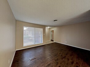 10322 Antrim Ln in La Porte, TX - Foto de edificio - Building Photo