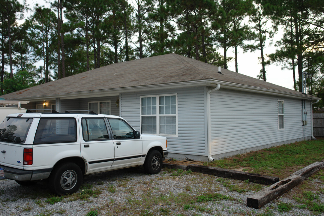 56 Brenda Ln in Mary Esther, FL - Foto de edificio