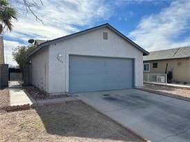 5855 Natures Dr in Las Vegas, NV - Building Photo