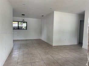 950 E 2nd St in Hialeah, FL - Building Photo - Building Photo