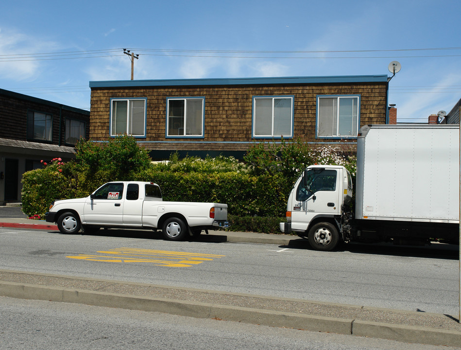 460 Richmond Dr in Millbrae, CA - Building Photo