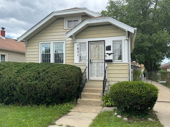 property at 1631 N 15th Ave