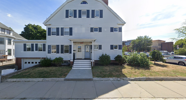 34 Bentley St, Unit 3 in Boston, MA - Foto de edificio - Building Photo