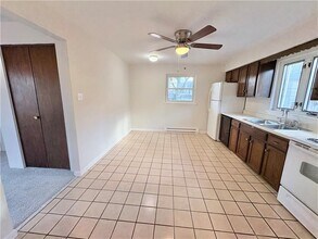 927 Vance Ave in Coraopolis, PA - Building Photo - Building Photo