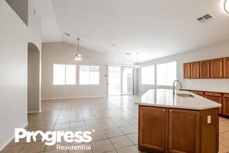 4130 W Vineyard Rd in Phoenix, AZ - Foto de edificio - Building Photo