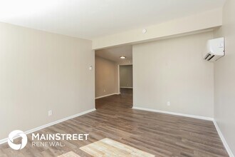 4653 Haldis Ave in Jacksonville, FL - Foto de edificio - Building Photo