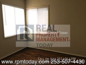 8420 S Tacoma Way in Lakewood, WA - Building Photo - Building Photo