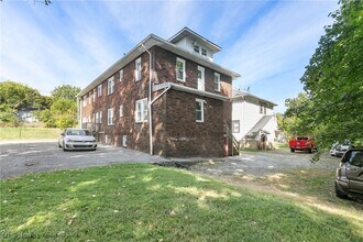 633 Brown St in Akron, OH - Building Photo - Building Photo