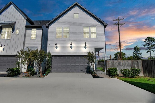 property at 3302 Timbergrove Heights St.