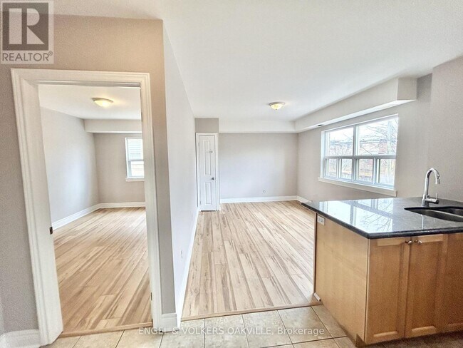 11 Thirty Third St in Toronto, ON - Building Photo - Building Photo