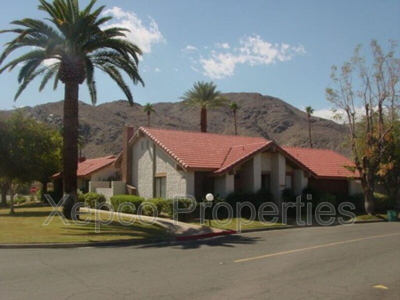 2545 Mira Monte Cir W in Palm Springs, CA - Building Photo