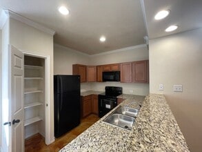 6411 Melanzane Ave in San Antonio, TX - Building Photo - Building Photo