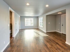 415 S 11th St in Independence, OR - Building Photo - Building Photo