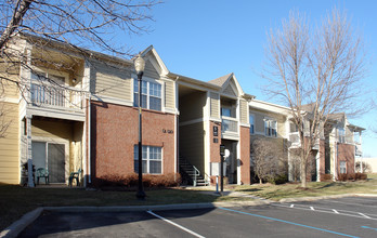 Park at Eagle Creek in Indianapolis, IN - Foto de edificio - Building Photo