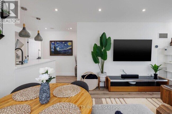 5 Mariner Terrace in Toronto, ON - Building Photo - Building Photo