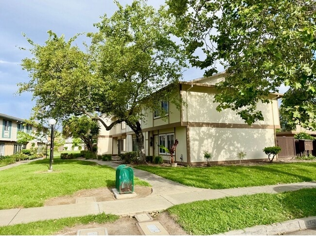 27463 Ponderosa Ct in Hayward, CA - Building Photo - Building Photo