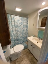 552 Riverside Dr, Unit 2 bedroom apartment #A in Augusta, ME - Foto de edificio - Building Photo