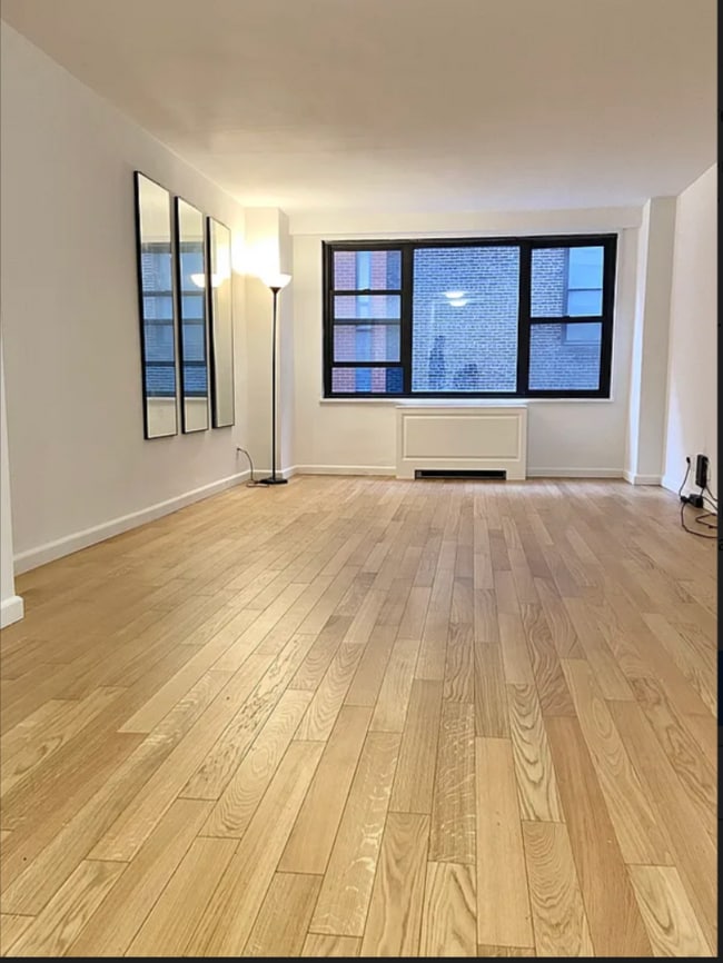 property at 7 E 14th St
