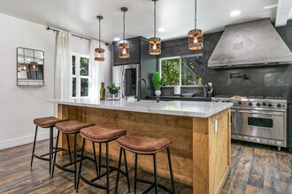 27090 CA-189 in Lake Arrowhead, CA - Building Photo - Building Photo