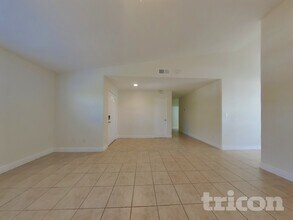 14353 Victor Dr in Moreno Valley, CA - Foto de edificio - Building Photo