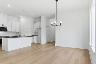 1835 E Fiji St in Fayetteville, AR - Building Photo - Building Photo