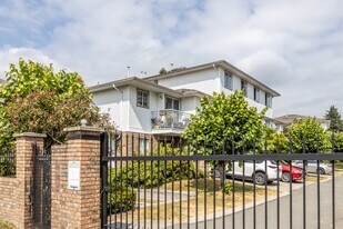 10042 153 St in Surrey, BC - Building Photo