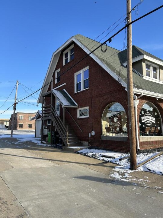 127 W North St in Wooster, OH - Building Photo