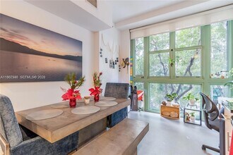 111 E Flagler St, Unit 303 in Miami, FL - Foto de edificio - Building Photo