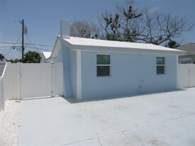 223 148th Ave in Madeira Beach, FL - Building Photo