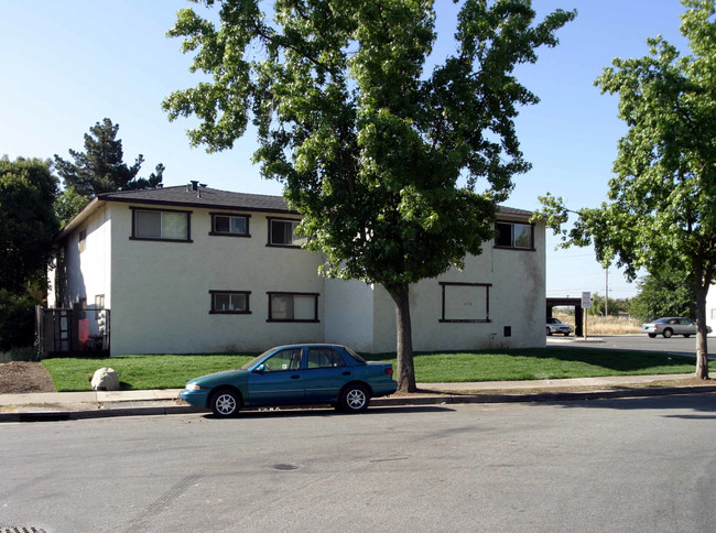 7470 Rogers Ln in Gilroy, CA - Building Photo - Building Photo