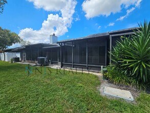 16223 Rambling Vine Dr W in Tampa, FL - Building Photo - Building Photo
