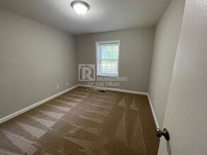 284 Longmeadow Dr in Clemmons, NC - Building Photo - Building Photo