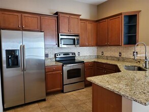 10737 Standing Stone Dr in Wimauma, FL - Building Photo - Building Photo