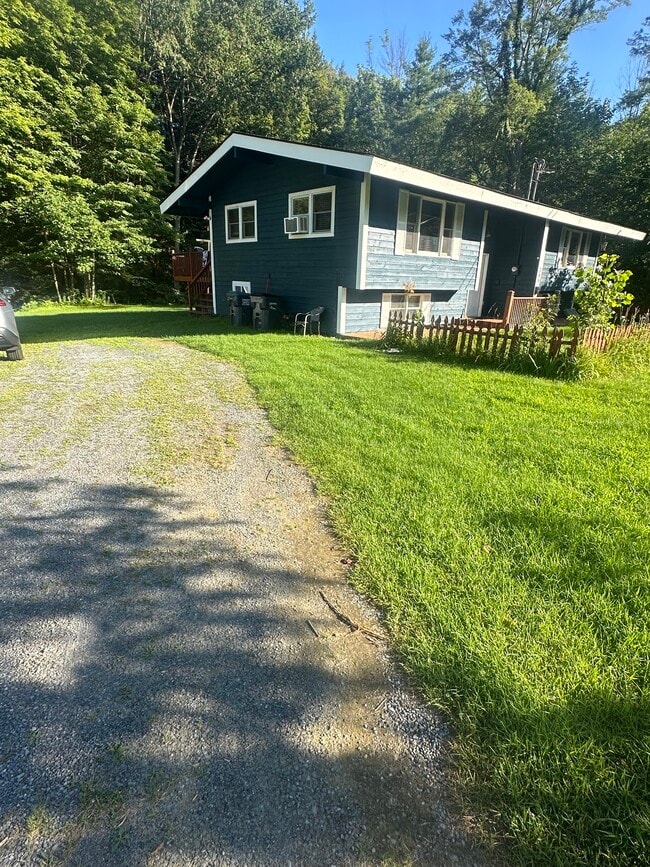 266 Old Saratoga Rd, Unit B in Gansevoort, NY - Building Photo - Building Photo
