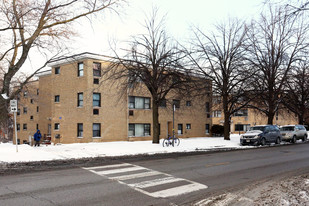 6821-37 N Ridge Blvd Apartments