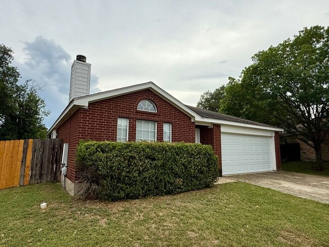 175 Lynn Dr in Kyle, TX - Building Photo - Building Photo