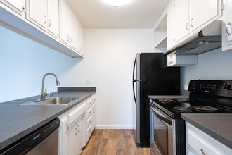 Country Club Apartments in Santa Rosa, CA - Foto de edificio - Interior Photo