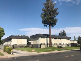 6140 Gloria Dr in Sacramento, CA - Building Photo