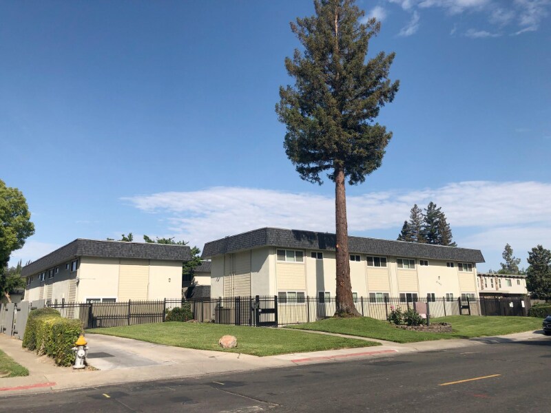 6140 Gloria Dr in Sacramento, CA - Building Photo