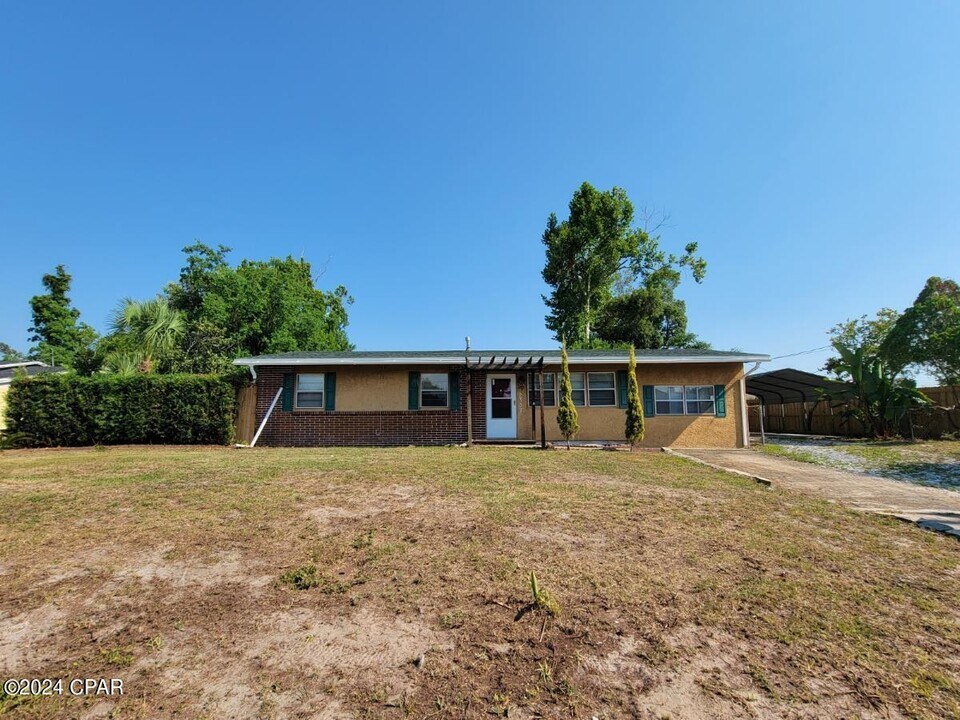 2307 W 21st St in Panama City, FL - Building Photo
