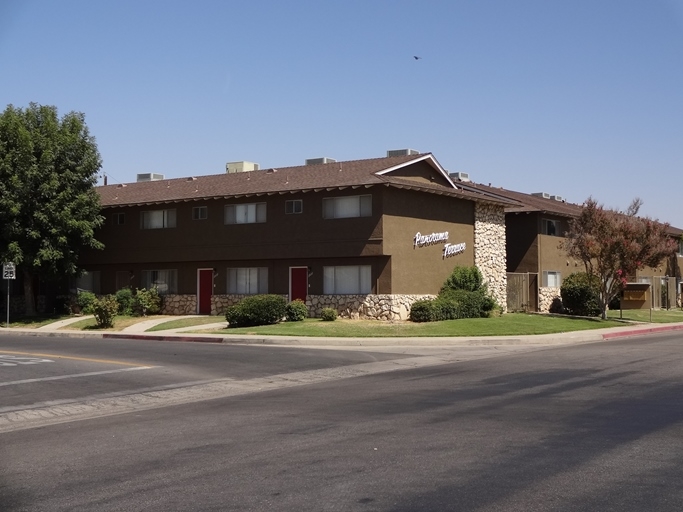 Panorama Terrace in Bakersfield, CA - Foto de edificio