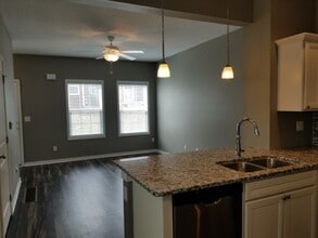 9083 Daisy Dr in West Des Moines, IA - Foto de edificio - Building Photo