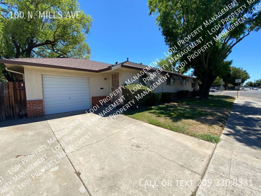 100 N Mills Ave in Lodi, CA - Building Photo