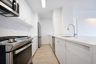 1735 York Ave, Unit 32DE in New York, NY - Building Photo - Building Photo