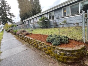 7136 SE Tolman St in Portland, OR - Building Photo - Building Photo