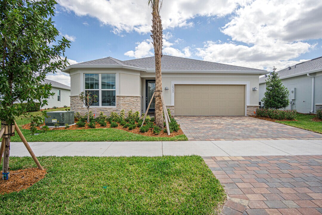 10353 SW Captiva Dr in Port St. Lucie, FL - Building Photo