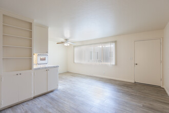 Tamarack Gardens in Sunnyvale, CA - Building Photo - Interior Photo