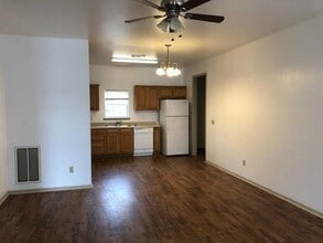 1938 Dos Laredos Ave in Springdale, AR - Foto de edificio - Building Photo