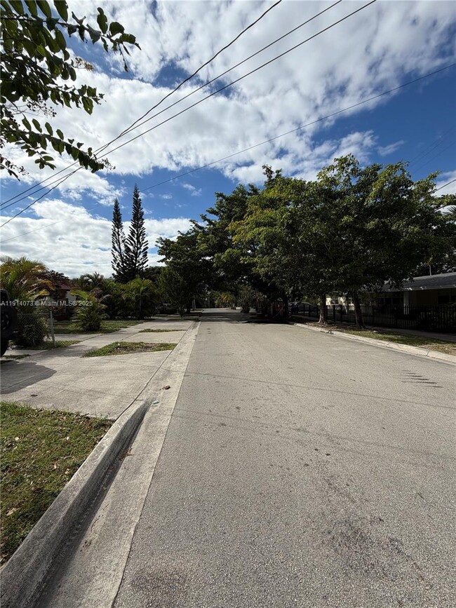 1350 SW 13th St in Miami, FL - Building Photo - Building Photo