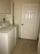 9725 NW 52nd St, Unit 104 in Doral, FL - Building Photo - Building Photo